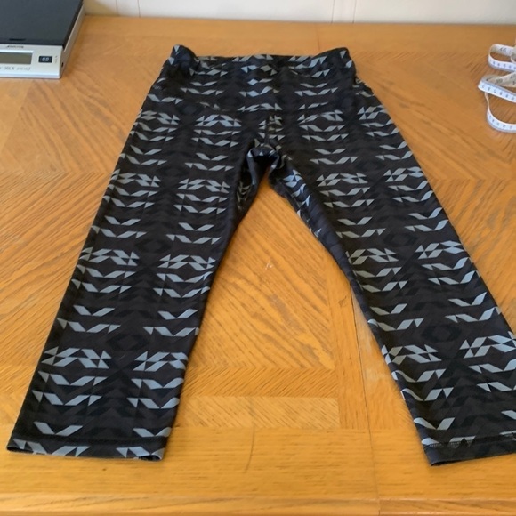 OLD Navy workout capri - Picture 1 of 7